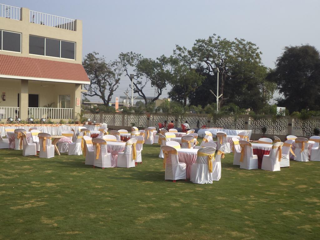 Tanarika Resort Bhusāwal Exterior foto